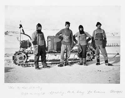 Motor Party - من اليسار إلى اليمين: Lashly و Day و Evans و Hooper "من" Scott&39;s Last Expedition " بواسطة هربرت بونتينج