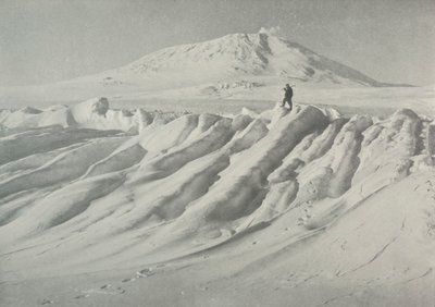 جبل إيريبوس فوق جبل جليدي مائي ، أكتوبر 1911 ، 1913 بواسطة هربرت بونتينج