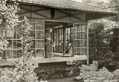 ناميكاوا سان يغذي كاربه ، 1910. بواسطة هربرت بونتينج