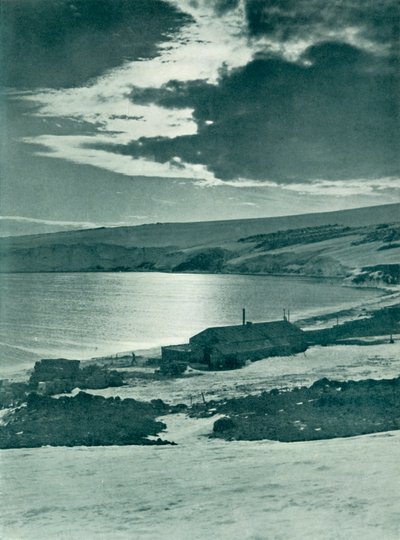 أرباع الشتاء في كيب إيفانز ، c19101913 ، 1913 بواسطة هربرت بونتينج