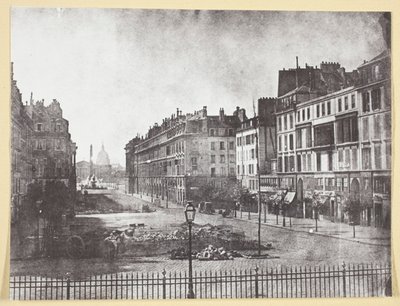 Rue Royale and Remains of the Barricades لعام 1848 بواسطة هيبوليت بايارد