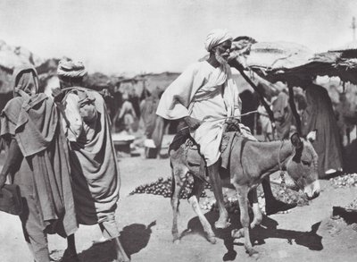 أفريقيا: سوق الفاكهة في أم درمان (صورة بالأبيض والأسود) بواسطة هوغو أدولف بيرناتزيك