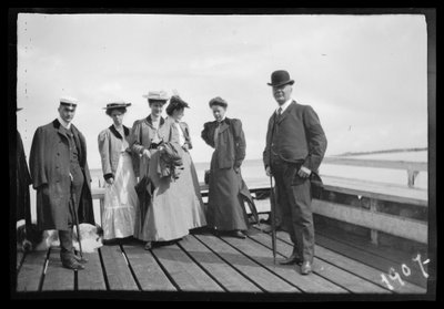 الركاب في رصيف الباخرة نيمنلاوتا بواسطة هوغو سيمبرج