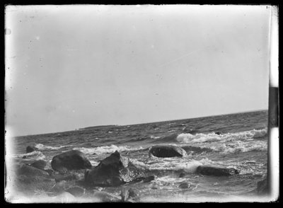 منظر بحري من سيلكارانتا، جزيرة منسي من بعيد بواسطة هوغو سيمبرج