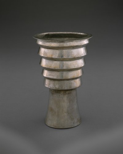 دورق متدرج (أكويلا) ، Later Horizon ، 1470-1532 (فضي) بواسطة Incan