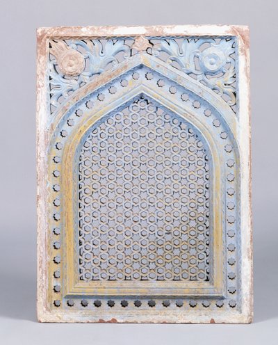 قوس جالي من الحجر الرملي الأحمر في إطار بزخارفه النجمية ، القرن الثامن عشر بواسطة المدرسة الهندية