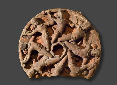 جولة سقف مع ثمانية محاربين مسلحين مترابطين ، جنوب راجستان ، (الحجر الرملي) بواسطة المدرسة الهندية