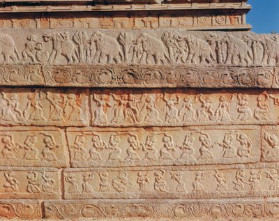 تفاصيل السور في Mahanavami Dibba (حجر) بواسطة المدرسة الهندية