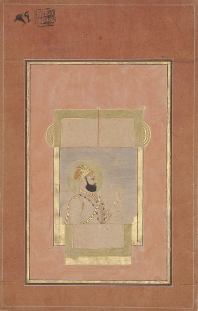 فاروق سييار جالسًا عند النافذة ، يحمل ساربك ذهبي ، c.1715 (مرحاض غير شفاف وذهب على ورق) بواسطة المدرسة الهندية