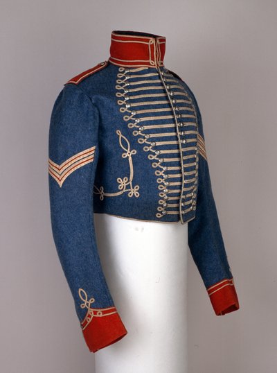 سترة NCO الهندية القصيرة واللباس الكامل الضفدع ، الفرسان البنغالية الخفيفة ، 1825 حوالي بواسطة المدرسة الهندية