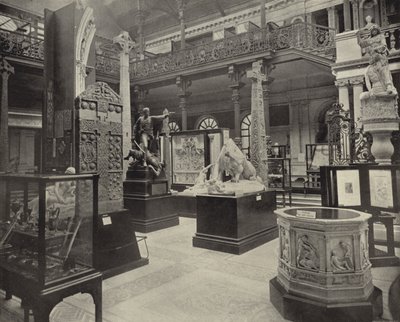 Central Court, Dublin Museum of Science and Art (b/w photo) بواسطة مصور ايرلندي
