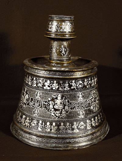 Islamic Art: 13th century silver and copper candlestick. Cairo, Museum of Islamic Art بواسطة مدرسة إسلامية