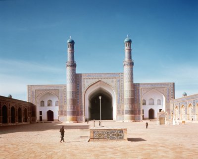 فناء مسجد جامع أو جامع الجمعة ، الذي تأسس عام 1200 ، أعيد بناؤه عام 1498 بواسطة مدرسة إسلامية