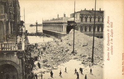 انهيار كامبانيلي سان ماركو ، البندقية ، 14 يوليو 1902 بواسطة مصور إيطالي