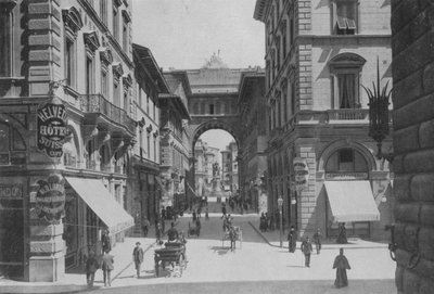 فلورنسا ، فيا ستروزي (صورة b / w) بواسطة مصور إيطالي