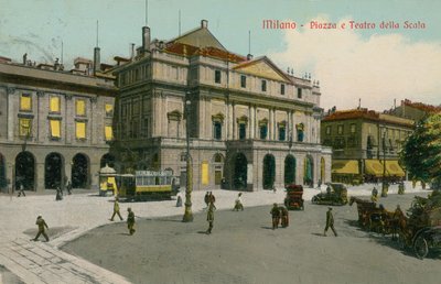 ميلانو - ساحة ومسرح ألا سكالا. أُرسلت البطاقة البريدية عام 1913. بواسطة مصور إيطالي