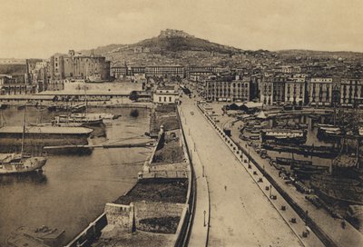 نابولي: Panorama Dal Mare (b / w photo) بواسطة مصور إيطالي