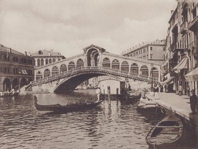 Ponte Di Rialto (b/w photo) بواسطة مصور إيطالي