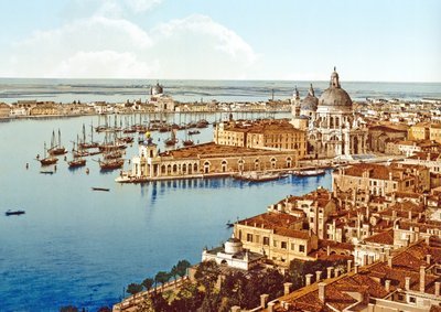 تحية سانتا ماريا ديلا من برج كامبانيلي في ساحة سانت ماركس ، البندقية ، حانة. ج 900 بواسطة مصور إيطالي