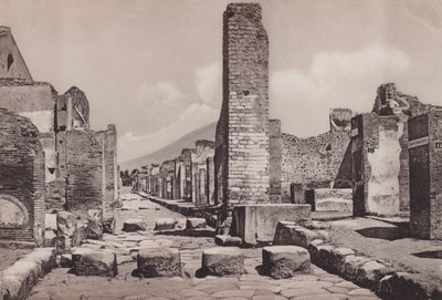 Strada Stabiana ، شارع Stabiae (b / w photo) بواسطة مصور إيطالي