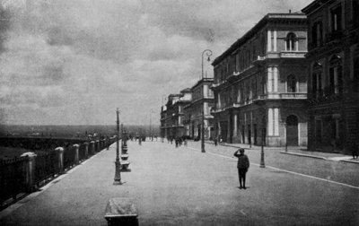 Taranto, Corso ai due mari (b/w photo) بواسطة مصور إيطالي