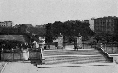 Taranto, Ingresso principale Villa Peripato (b/w photo) بواسطة مصور إيطالي