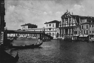 Venezia, Chiesa dei Gesuiti e Stazione Ferroviaria (b/w photo) بواسطة مصور إيطالي