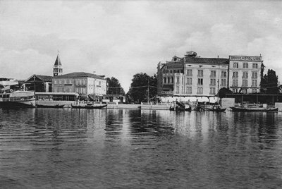 Venezia, Lido, Imbarcadero e Grand Hotel Lido (b/w photo) بواسطة مصور إيطالي