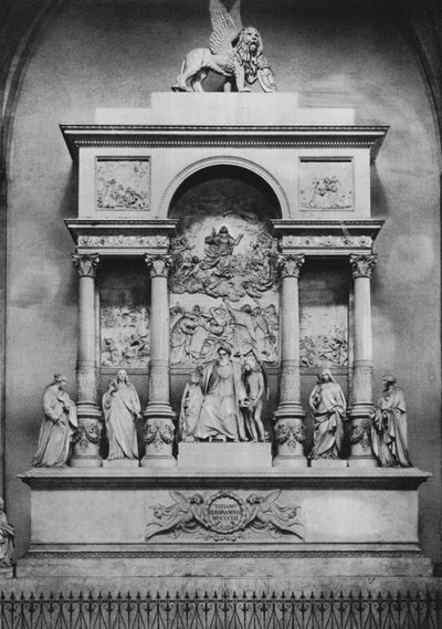 Venezia, Monumento a Tiziano Vecellio (b/w photo) بواسطة مصور إيطالي