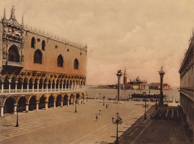  بواسطة مصور إيطالي