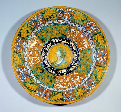 حوض إيجوير مصنوع من خزف خزفي مصنوع من خزف خزف فاينزا. حوالي 1540-1550. باريس ، متحف اللوفر بواسطة المدرسة الايطالية