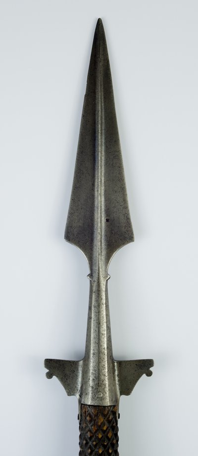 Bear Spear، c.1550 (حديد وخشب) بواسطة المدرسة الايطالية