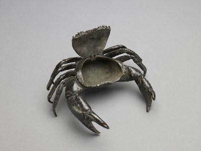 Inkstand في شكل سلطعون ، ج. 1560 (برونزي) بواسطة المدرسة الايطالية