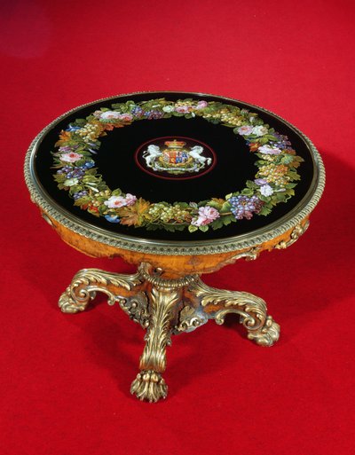 طاولة صغيرة من الفسيفساء مع شعارات نورفولك وليفيسون جاور ، 1847 (الخشب والمعدن والفسيفساء الدقيقة) بواسطة Italian School