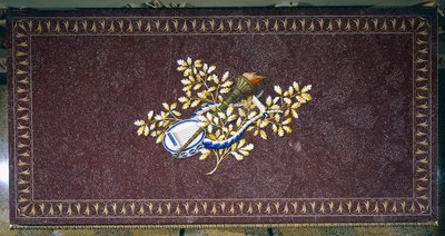 سطح طاولة من الرخام السماقي مع فسيفساء من الأحجار شبه الكريمة ، إيطاليا بواسطة المدرسة الايطالية