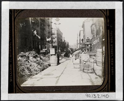 تماني تنظيف الشوارع قبل يوم Warings ، أمام 9 Varick Place ، c.1890 بواسطة يعقوب أغسطس ريس