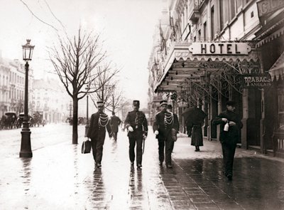 حراس في الشارع ، بروكسل ، 1898. بواسطة جيمس باتكين