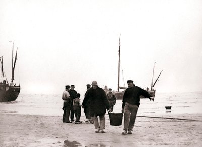 رجال على الشاطئ ، Scheveningen ، هولندا ، 1898. بواسطة جيمس باتكين