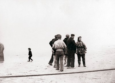 رجال على الشاطئ ، Scheveningen ، هولندا ، 1898. بواسطة جيمس باتكين