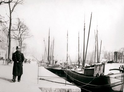 شرطي من قناة ، روتردام ، 1898. بواسطة جيمس باتكين