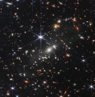 مجموعة مجرات العدسة (أول مجال عميق للويب) بواسطة James Webb Space Telescope (NASA)