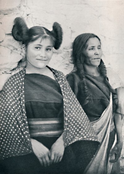 فتاة من ولاية أريزونا هوبي ووالدتها عام 1912 بواسطة جيمس وبيرس