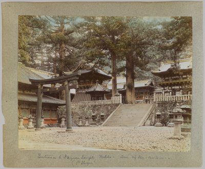Entrance to Tōshō-gū, Nikko, Japan (hand-coloured b/w photo) بواسطة مصور ياباني