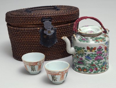 طقم شاي ياباني مع حقيبة خوص ، c.1850 (بورسلين) بواسطة Japanese School