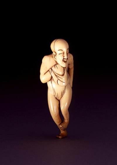Netsuke لرجل ذو وجه حصان ورأس قبة ، ربما أوساكا ، حوالي 1800-20 (عاجي) (انظر أيضًا 193635) بواسطة المدرسة اليابانية