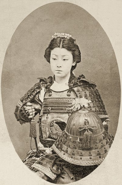 صورة محاربة الأنثى مع الزهور في شعرها ، ج 1895 بواسطة Japanese School