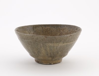 وعاء شاي من Shodai Ware على طراز Irabo ، وعاء شاي (Chawan) بواسطة المدرسة اليابانية