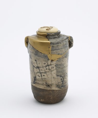 علبة شاي بها عربتان ، على طراز Oribe ، Kyoto ، Kyoto-fu ، فترة Edo ، أواخر القرن السابع عشر أو أوائل القرن التاسع عشر (خزفي) بواسطة المدرسة اليابانية