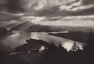 Rigi Kaltbad ، مزاج المساء مع منظر من Känzeli (b / w photo) بواسطة جين جابريل