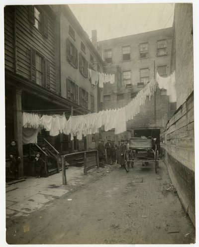 11 شارع كريستوفر ، قرية غرينتش ، نيويورك ، الولايات المتحدة الأمريكية ، حوالي 1917-20 (صورة فضية جيلاتينية) بواسطة جيسي تاربوكس بيلز
